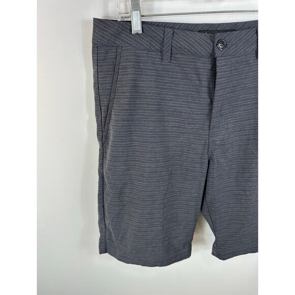 Travis Mathew Golf Shorts Striped Grey Black Size 32 x 10 Inch Lightweight - Picture 8 of 10